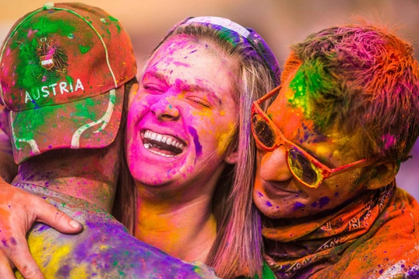 holi-color664D28AC7-242E-0698-D172-62278951DBE0.jpg